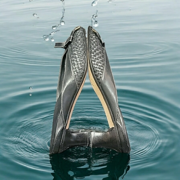 Vici Black Size 8 Weave slides with small heels. - Picture 7 of 7